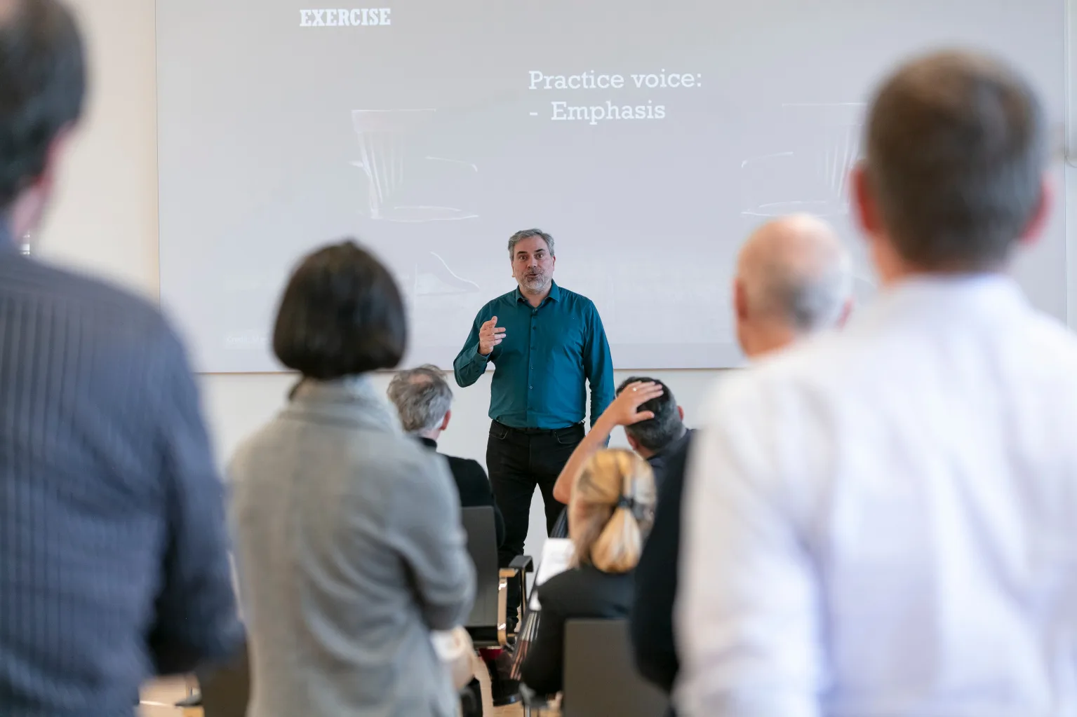 Damien Gauthier running a live communication workshop